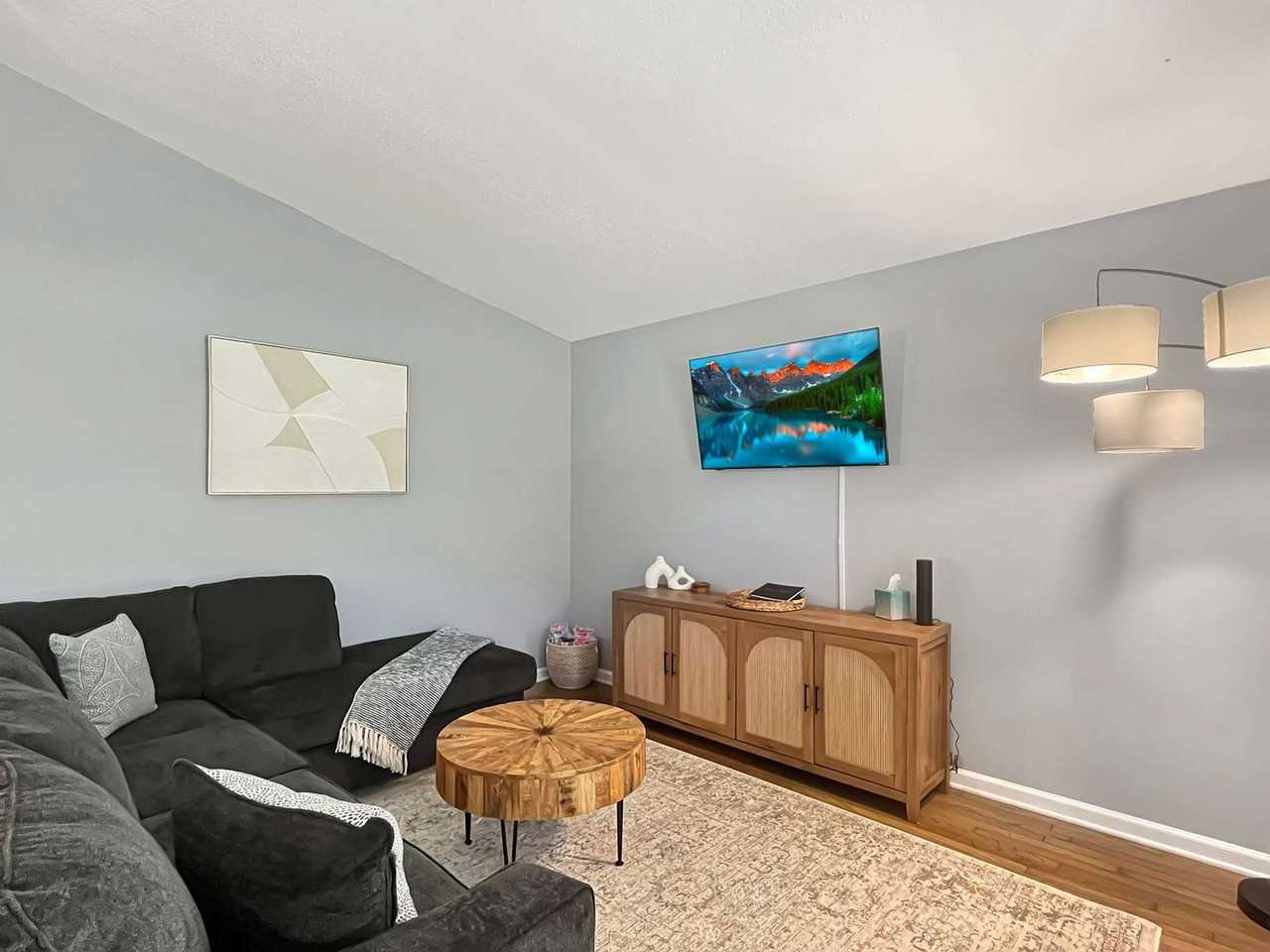 501 West Ninth Street #1369214P - Photo 3 of 35