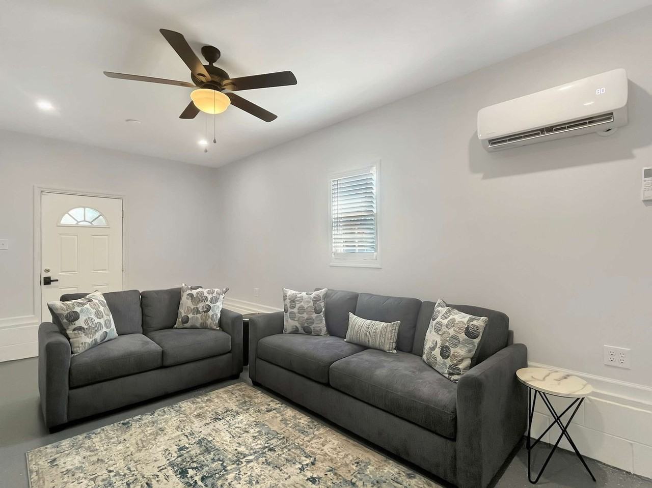 501 W 9th St #1369214P - Photo 5 of 35