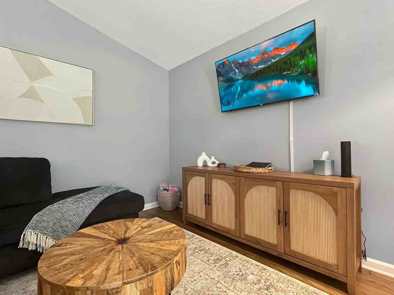 501 W 9th St #1369214P - Photo 7 of 35