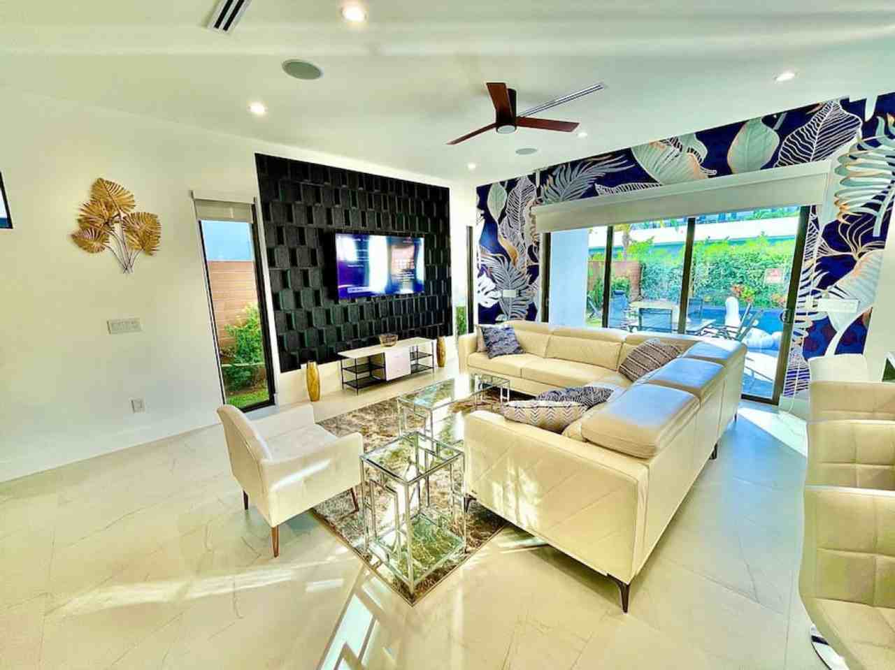 549 Ne 14th Ave #1369642P - Photo 6 of 31