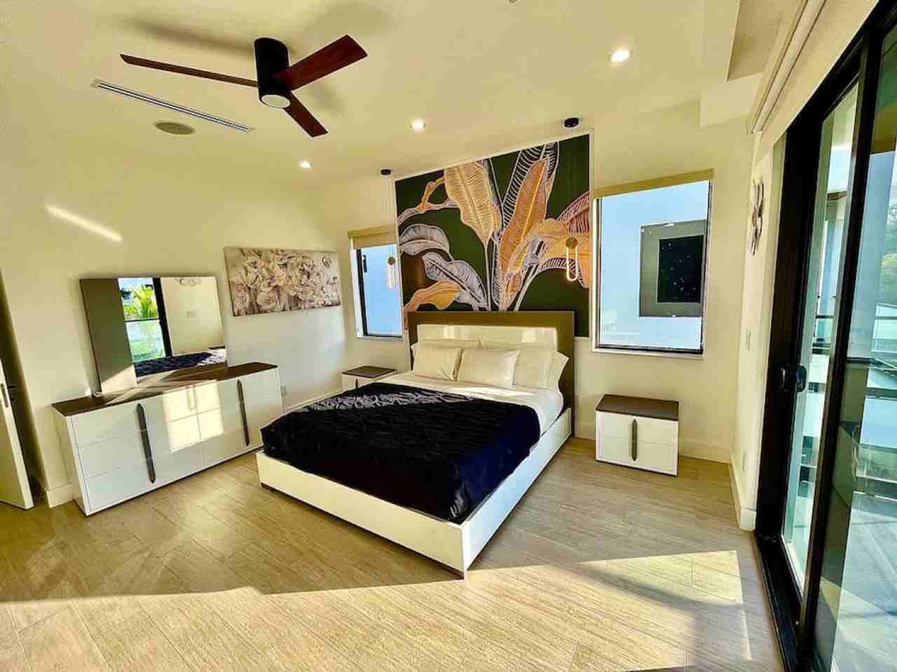 549 Ne 14th Ave #1369642P - Photo 5 of 31