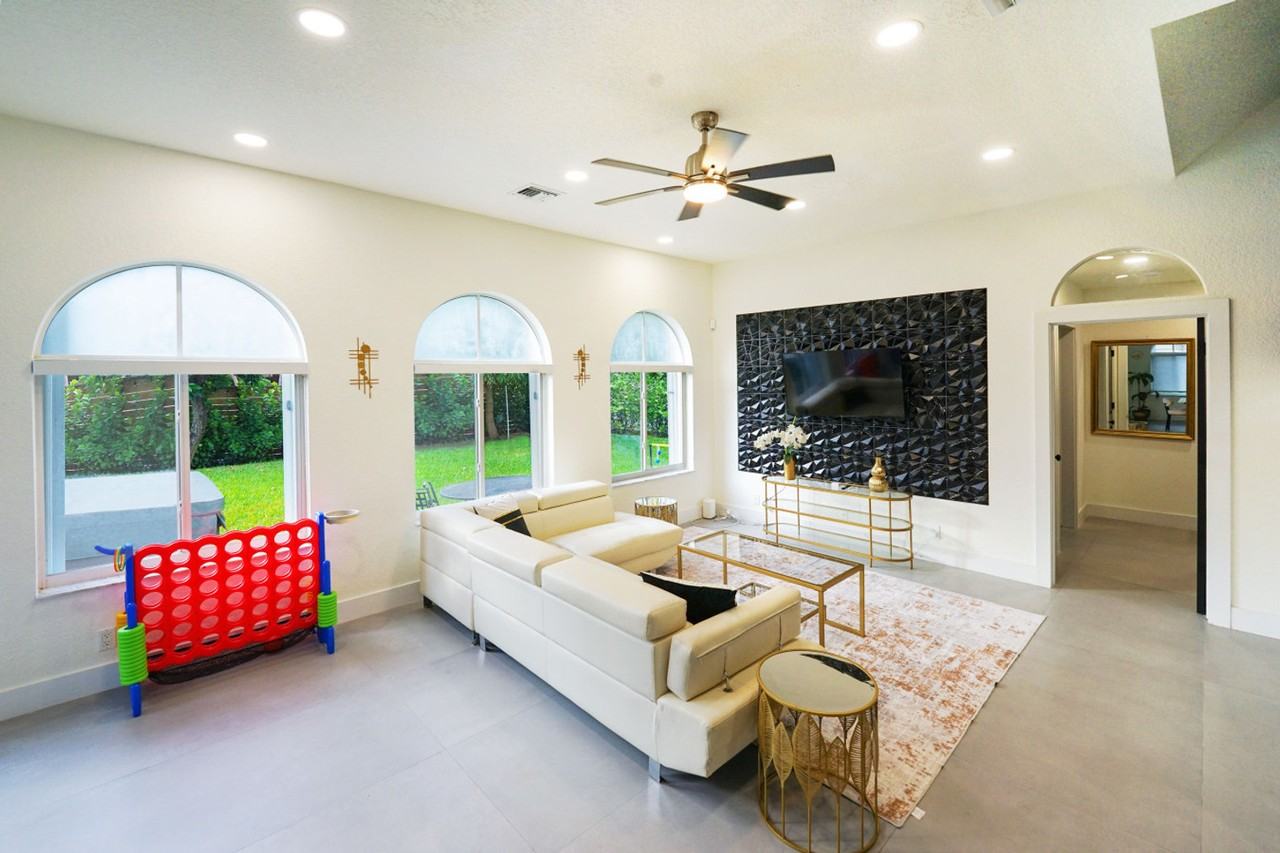 2609 Center Ave #1369657P - Photo 5 of 41