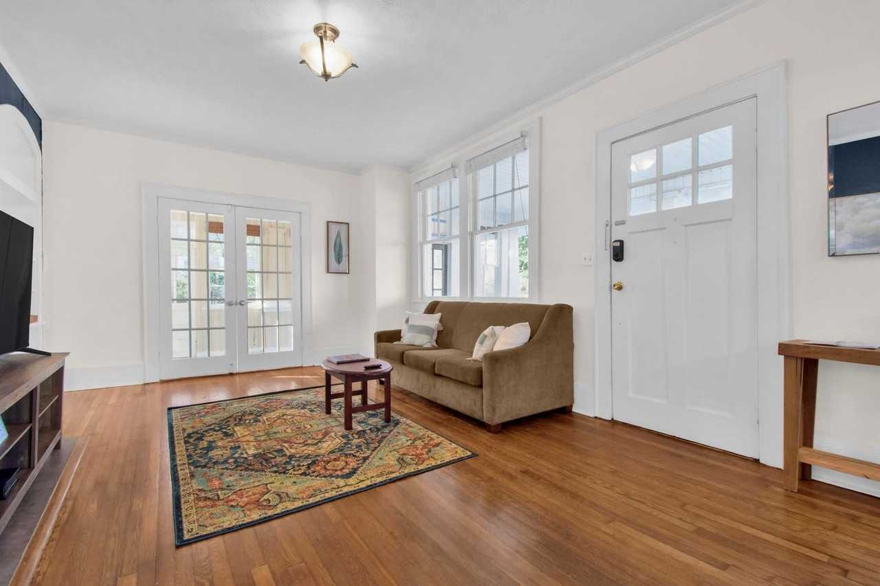 424 Pearl St #1367380P - Photo 2 of 32