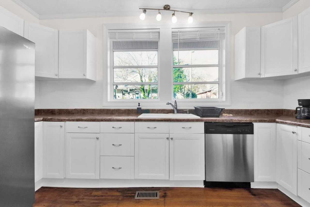 424 Pearl St #1367380P - Photo 6 of 30