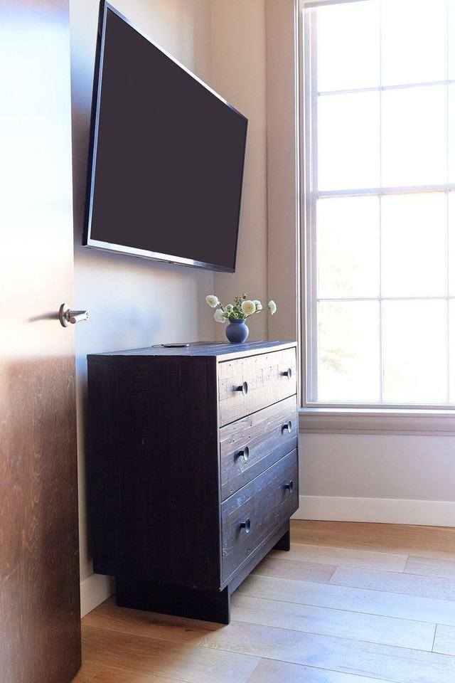 83 Middle Street #1366935P - Photo 3 of 14