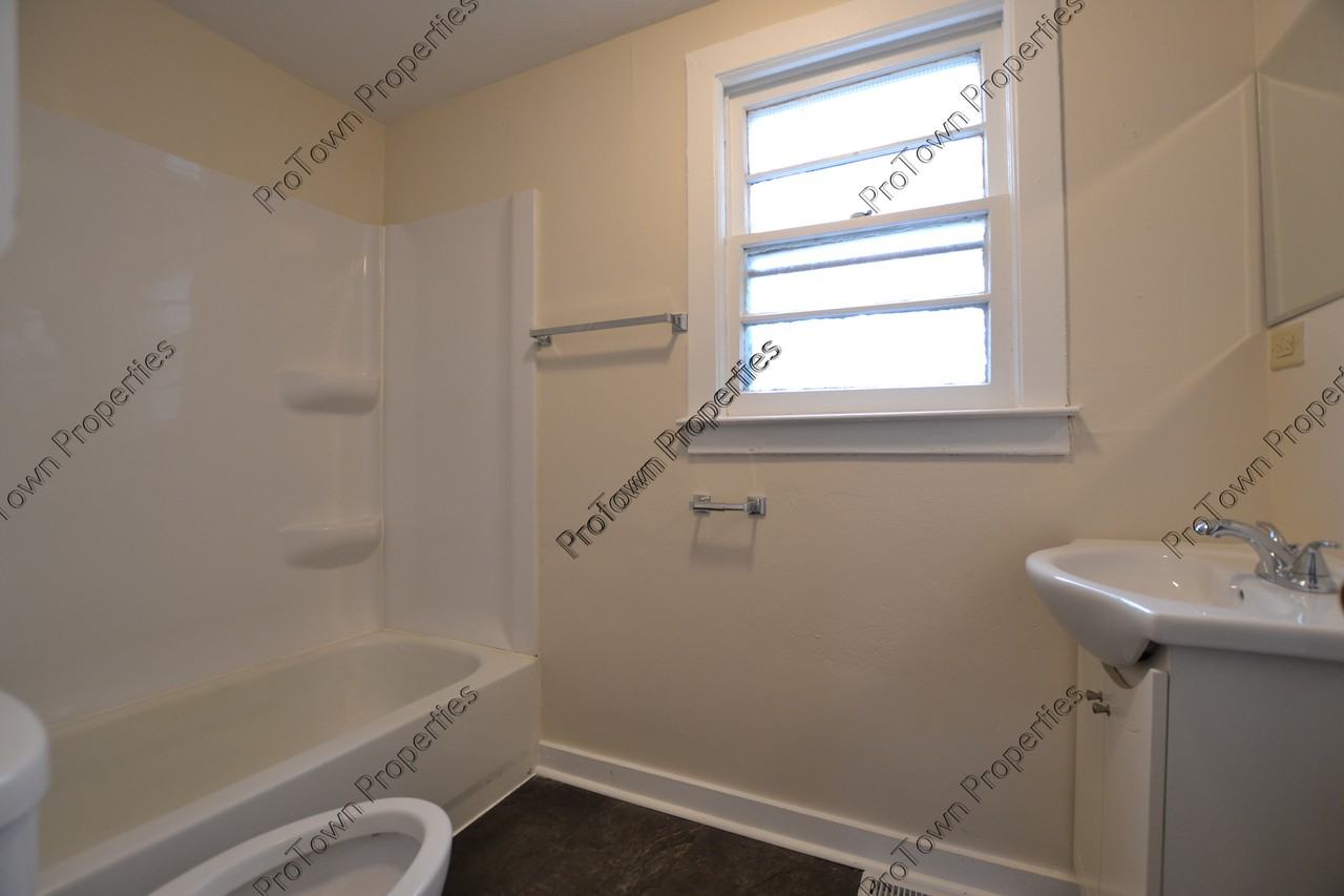 329 White Avenue - Photo 5 of 7