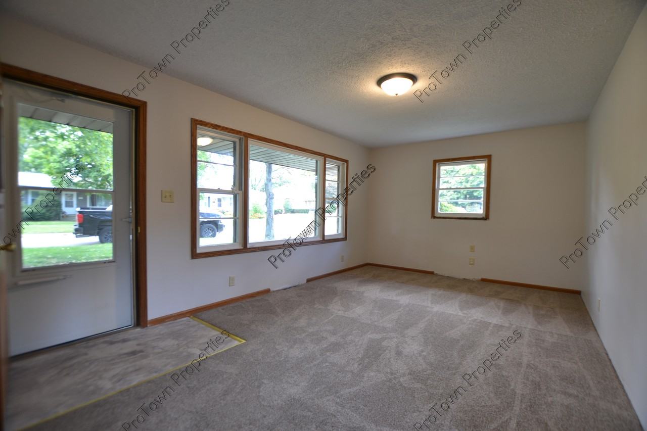 131 Robinson Drive - Photo 2 of 8
