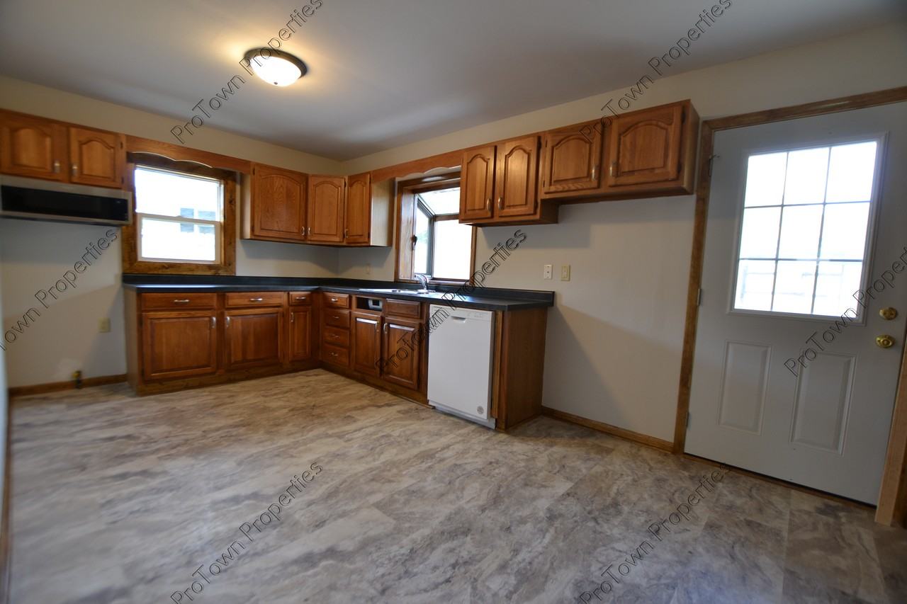 131 Robinson Drive - Photo 5 of 8