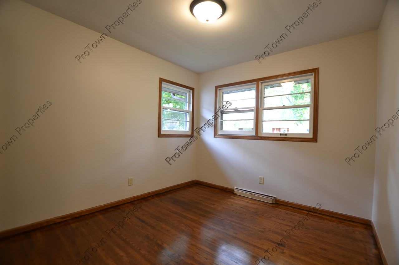 131 Robinson Drive - Photo 7 of 8