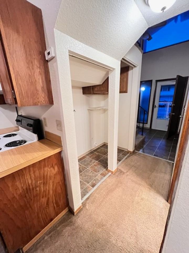 9720 Coral Drive Southwest - Photo 4 of 20