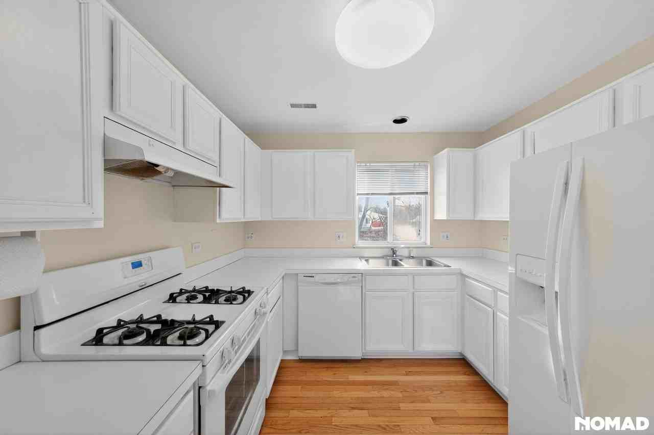 992 S Darla Ct - Photo 2 of 16