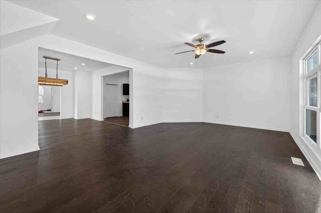 2250 North Capitol Avenue - Photo 2 of 20