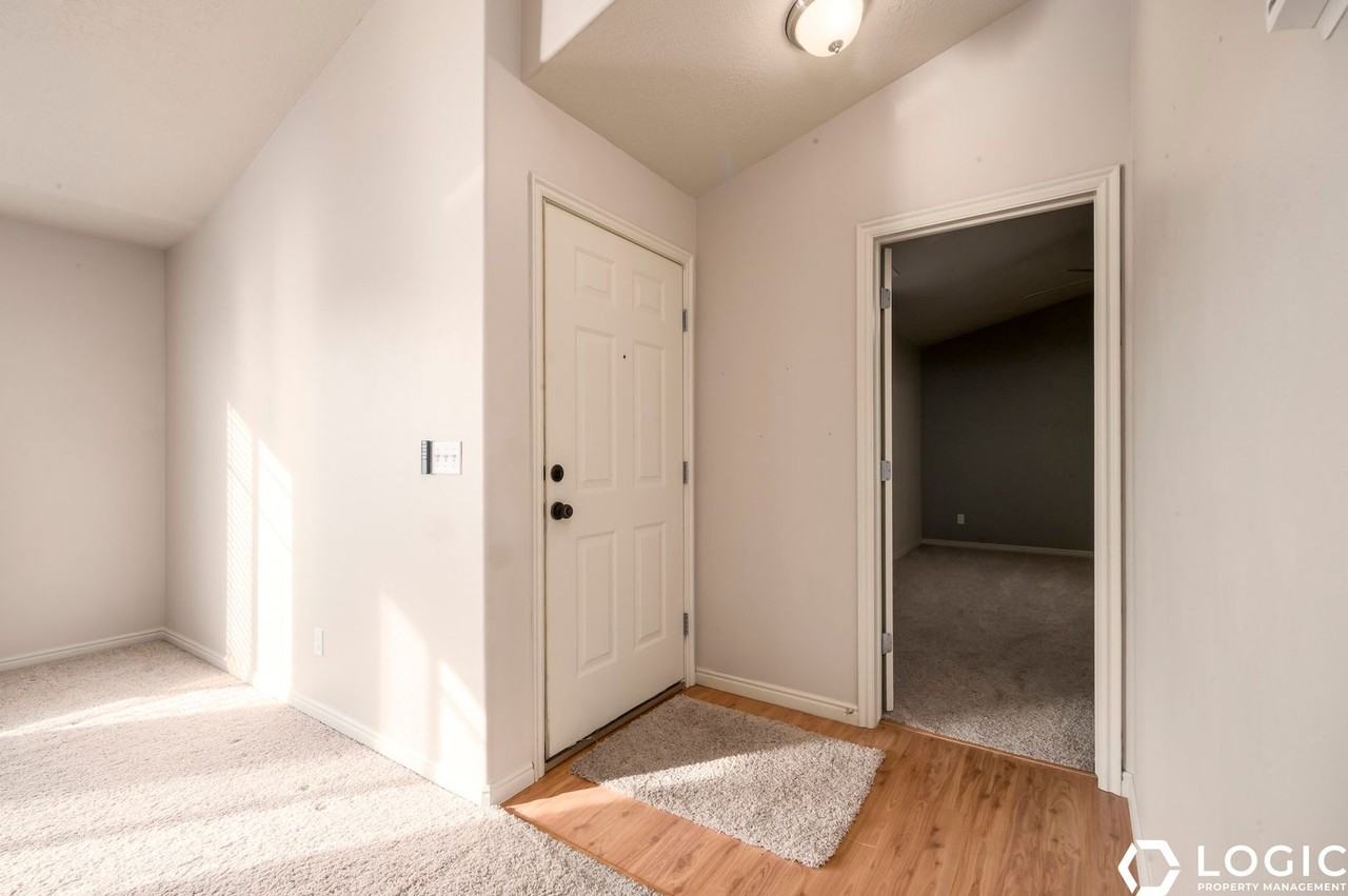 3585 East Rock Creek Road #E10 - Photo 3 of 21