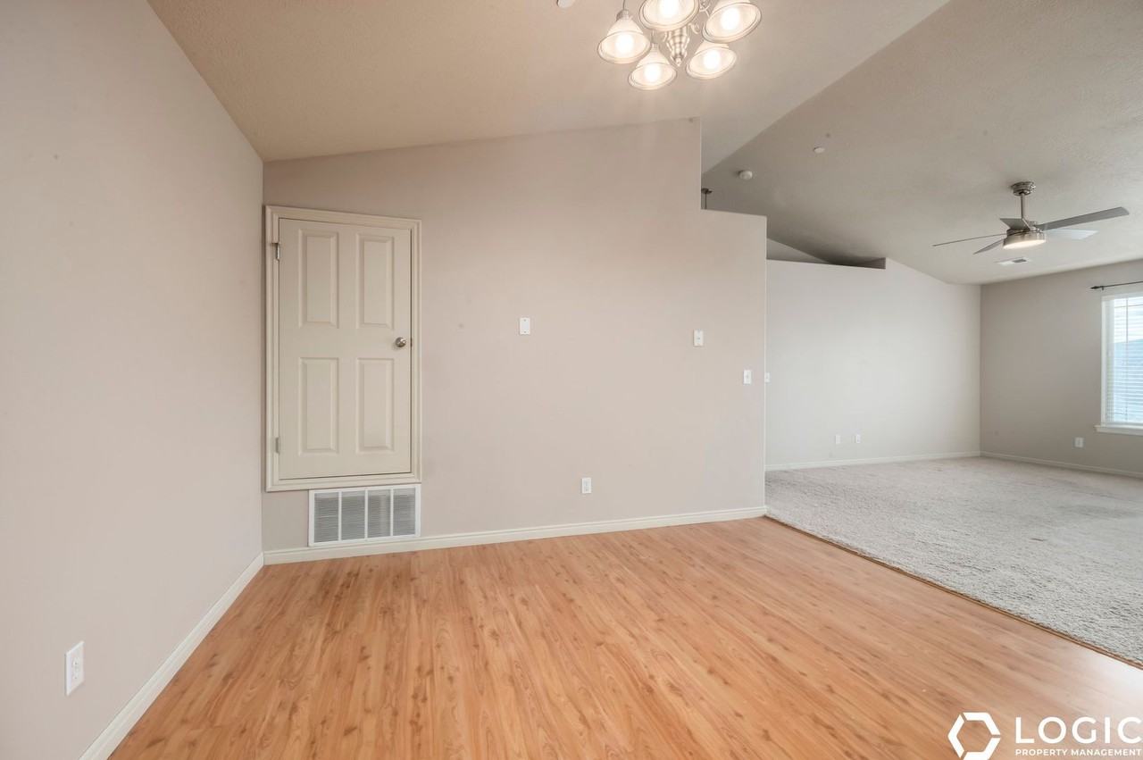 3585 East Rock Creek Road #E10 - Photo 4 of 21