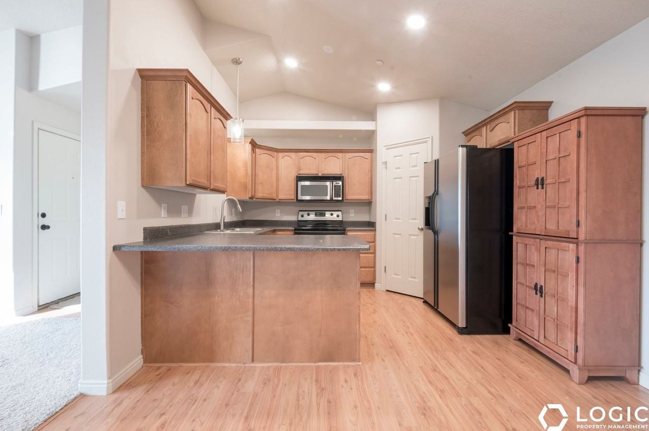 3585 East Rock Creek Road #E10 - Photo 6 of 21