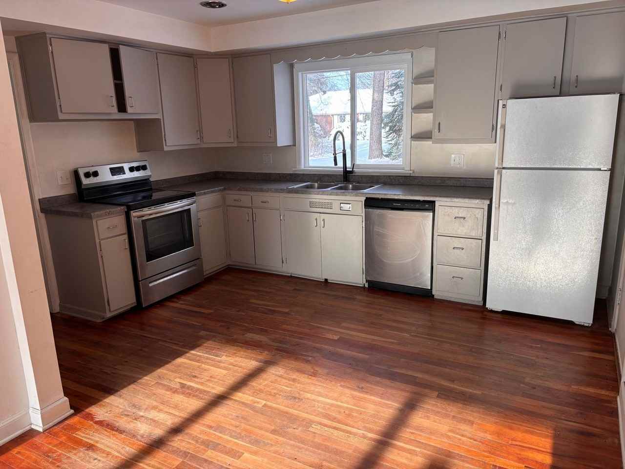 344 Lazarre Avenue - Photo 2 of 12