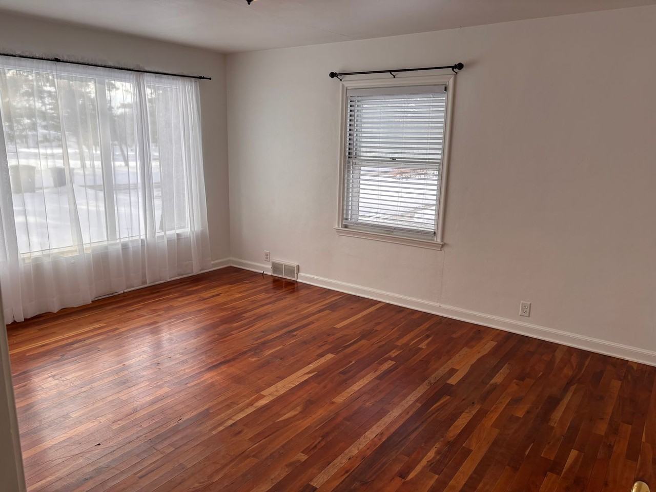 344 Lazarre Avenue - Photo 4 of 12