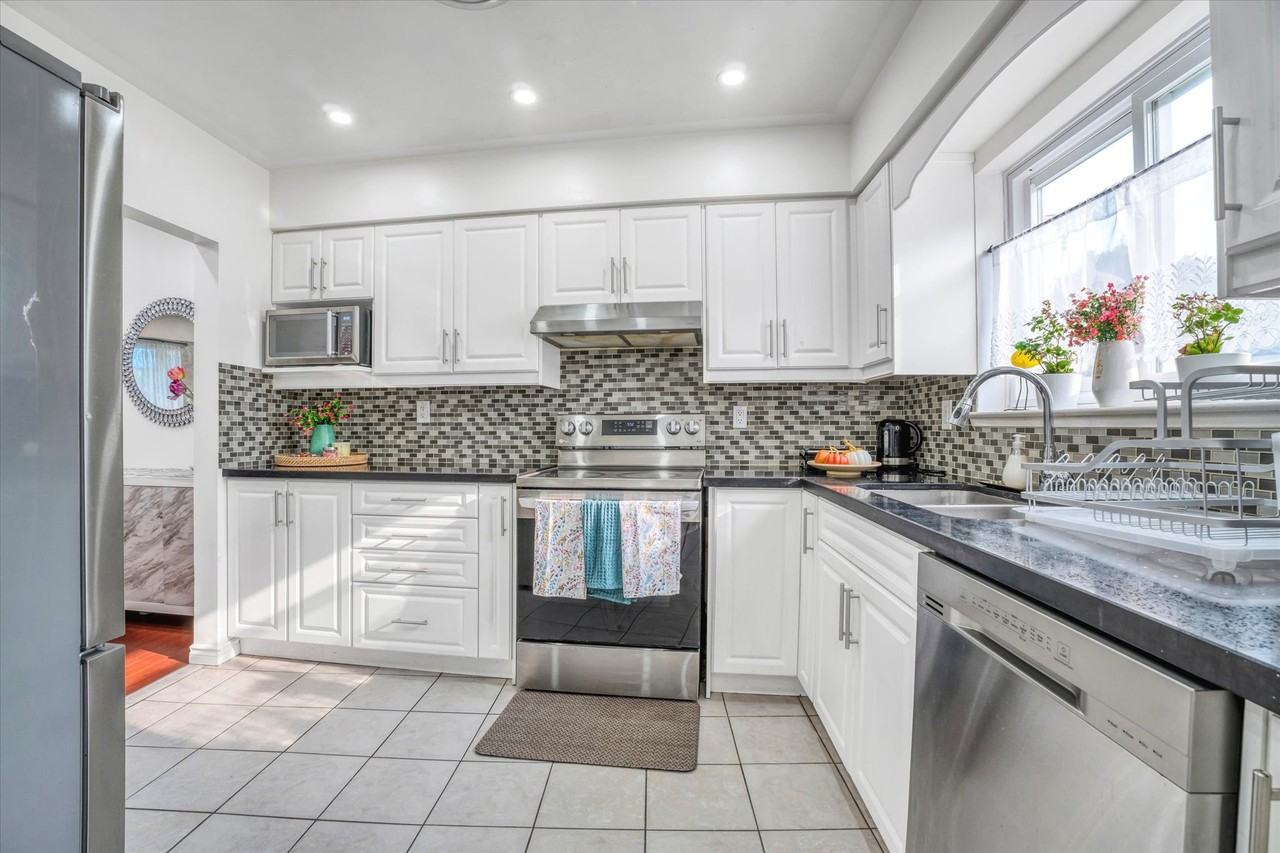 8 Esterbrooke Avenue #10 - Photo 7 of 43