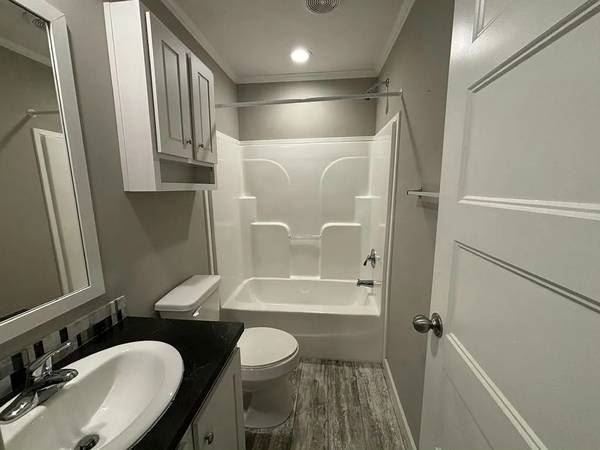 16 Glen Cove Court - Photo 5 of 32