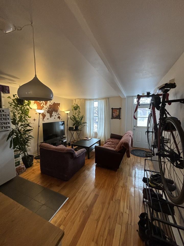 975 Rue Saint-Philippe - Photo 3 of 12