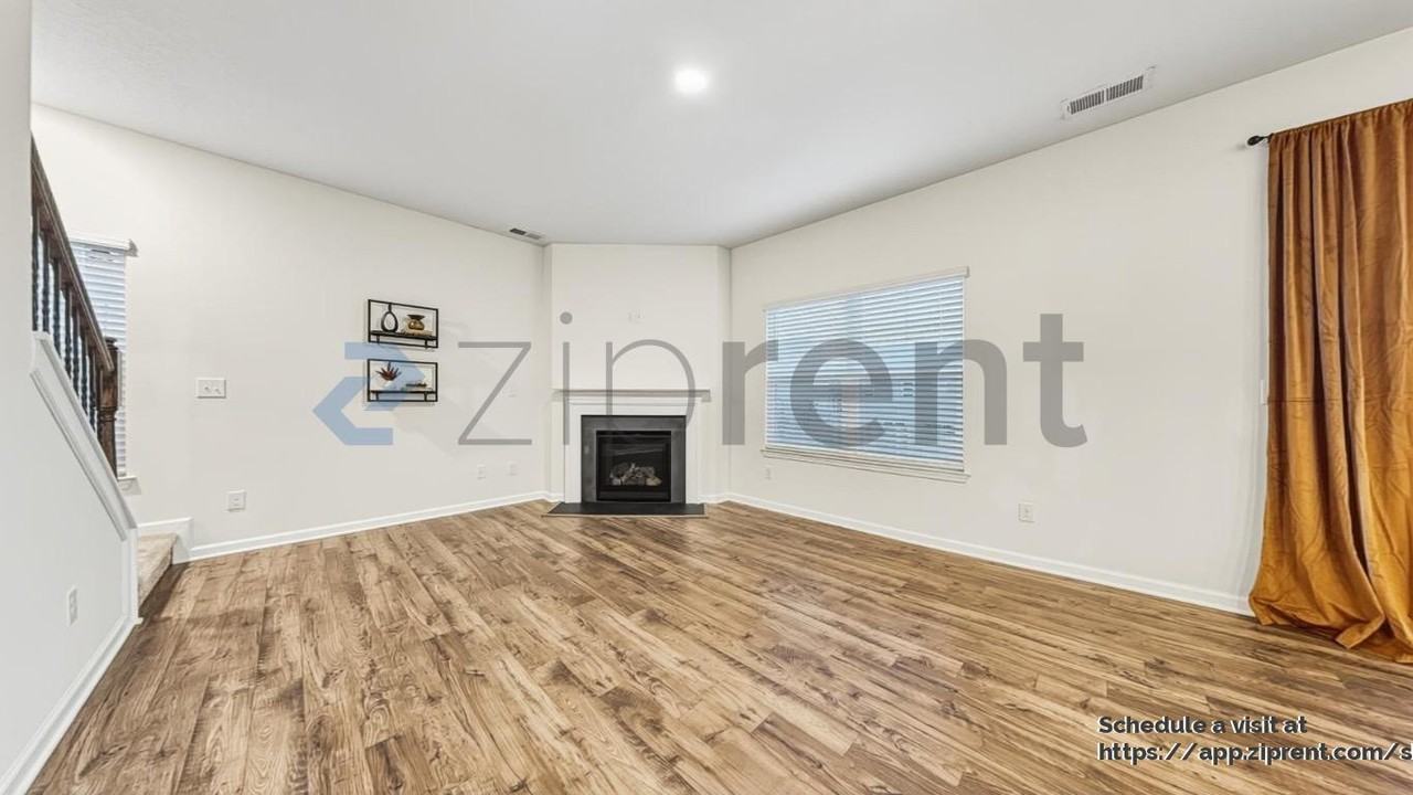 12166 Lillibridge Crossing Ln - Photo 3 of 29