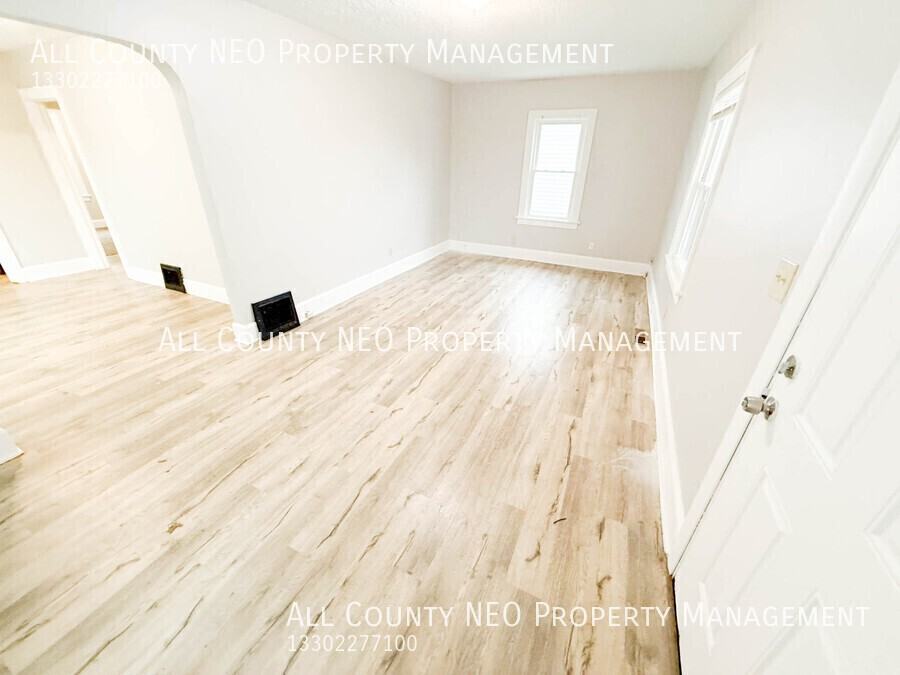 451 Lucy Street - Photo 3 of 15