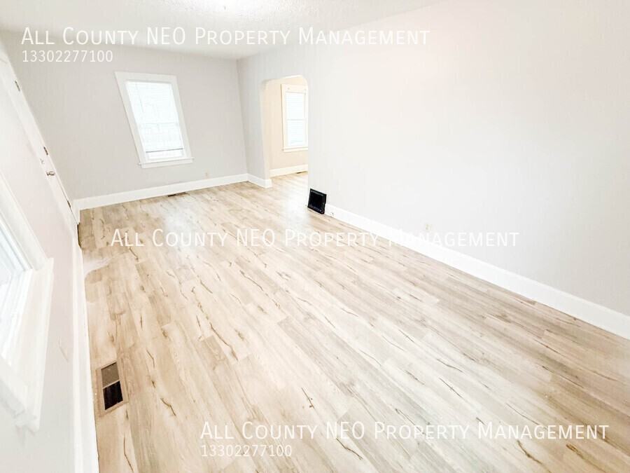 451 Lucy Street - Photo 5 of 15