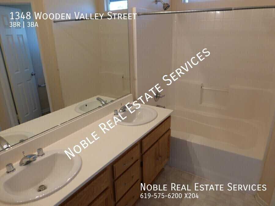 1348 Wooden Valley St - Photo 7 of 24