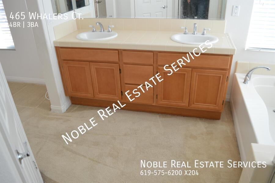 465 Whalers Court - Photo 4 of 18