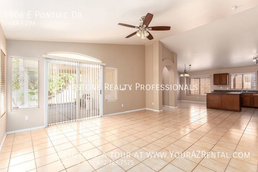 906 East Pontiac Drive - Photo 2 of 22