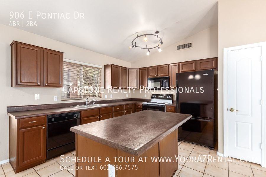 906 East Pontiac Drive - Photo 4 of 22