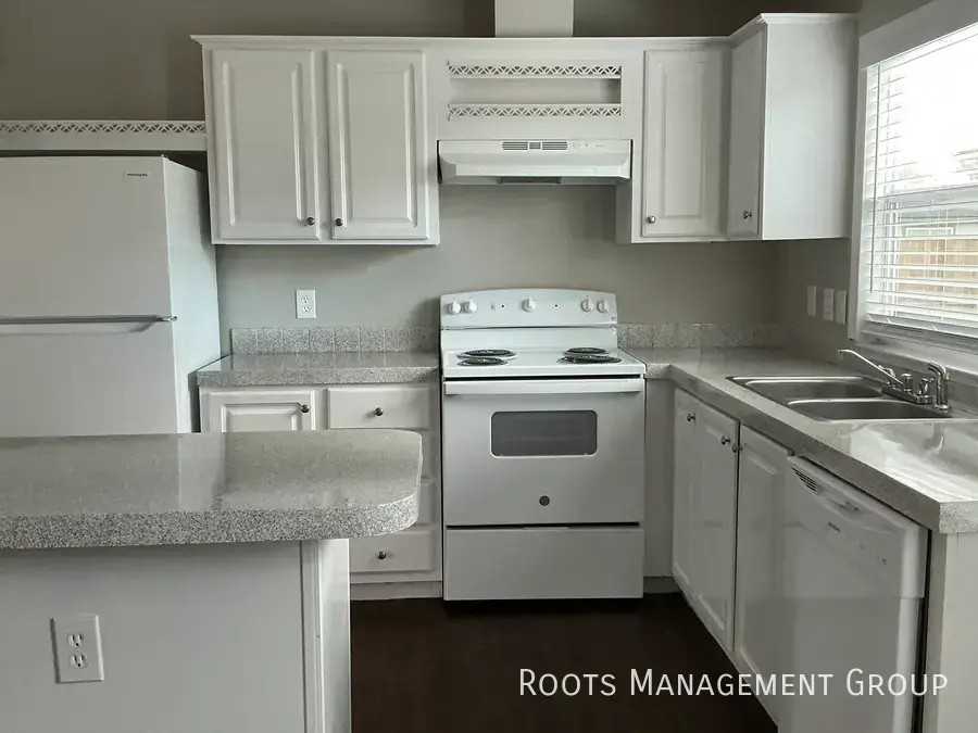 16042 Maladi Dr #16042M - Photo 4 of 23