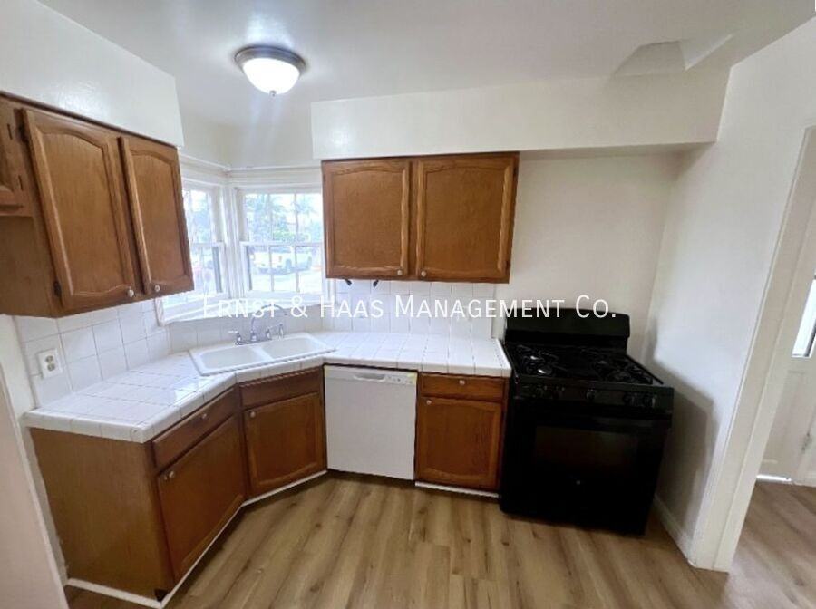 2220 Mckenzie Street - Photo 4 of 7