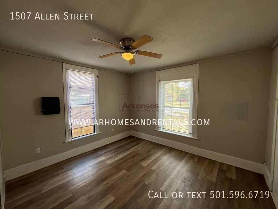 1507 Allen St - Photo 7 of 8