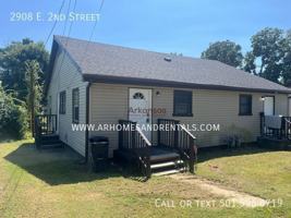 featured image of 2908 E 2nd St