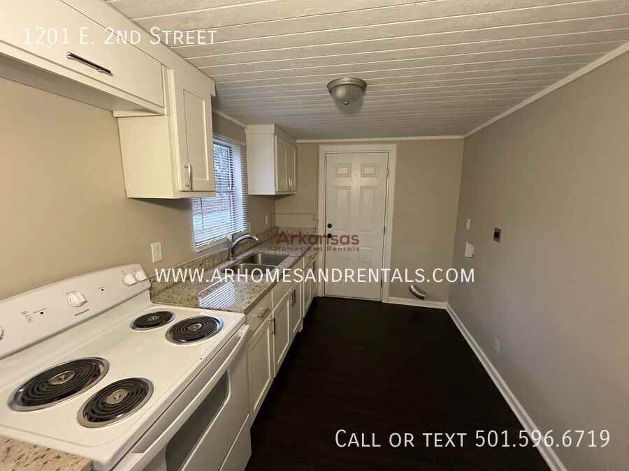 1201 East 2nd Street - Photo 4 of 8