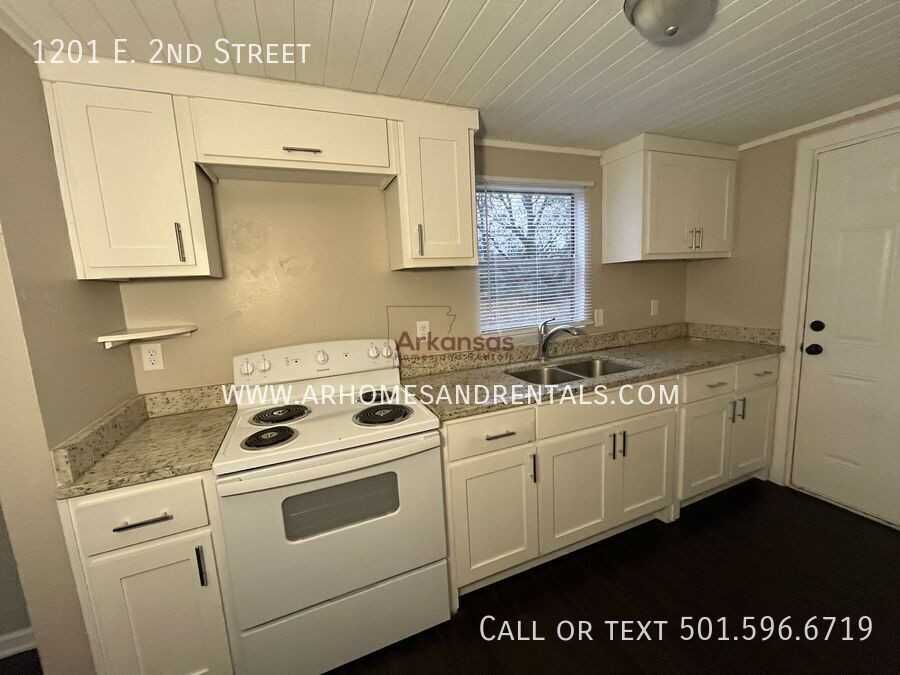 1201 East 2nd Street - Photo 5 of 8