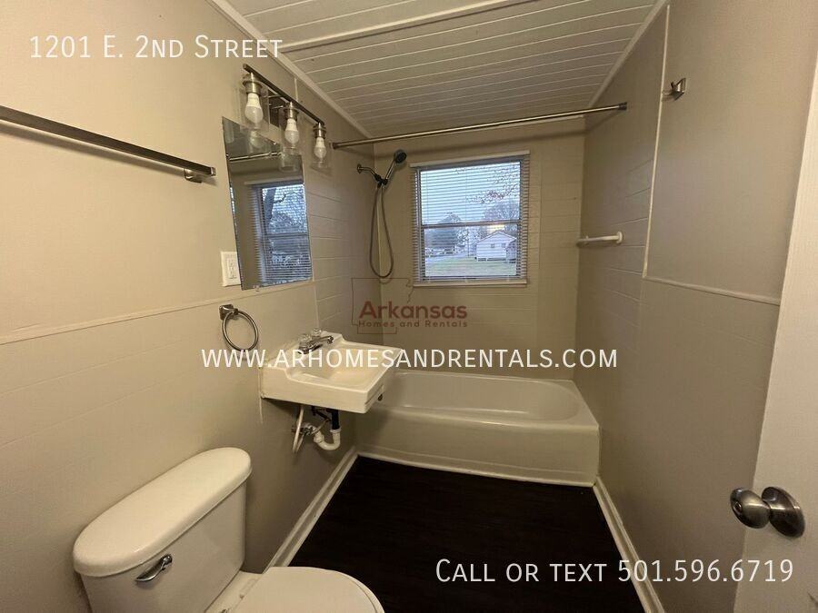 1201 East 2nd Street - Photo 6 of 8