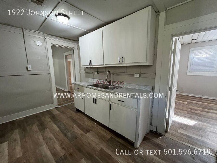 1922 Johnson St - Photo 4 of 10