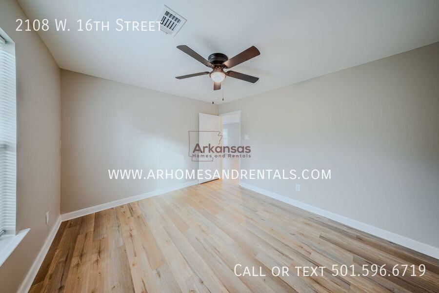 2108 W 16th St - Photo 6 of 11