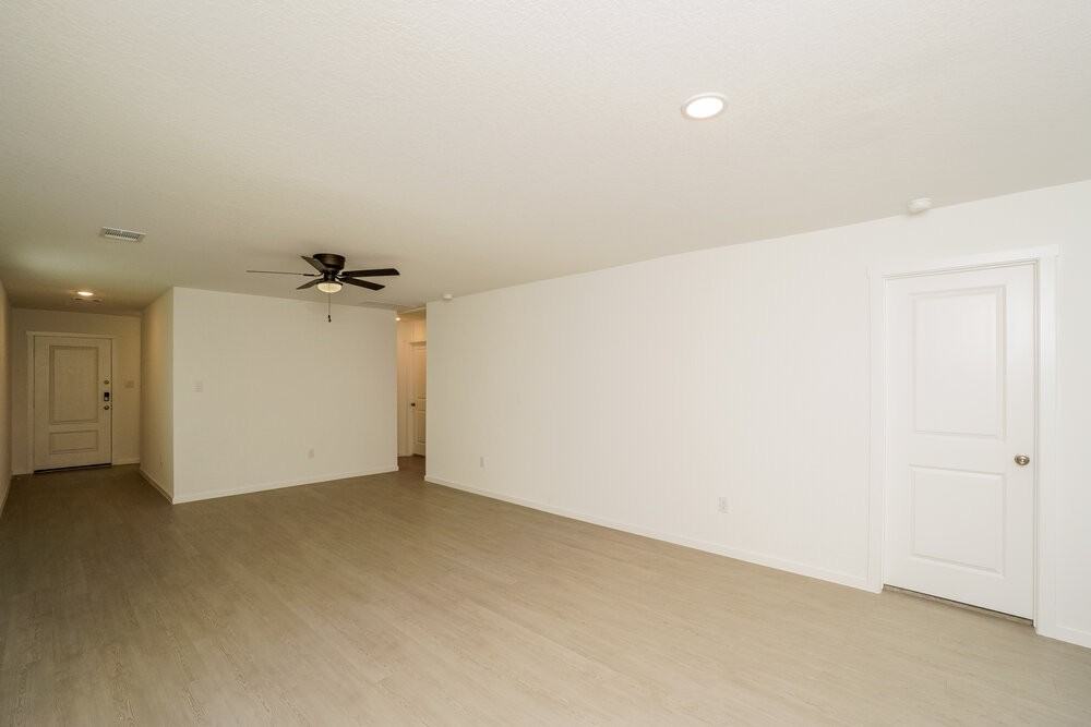 543 Roquefort St - Photo 4 of 16
