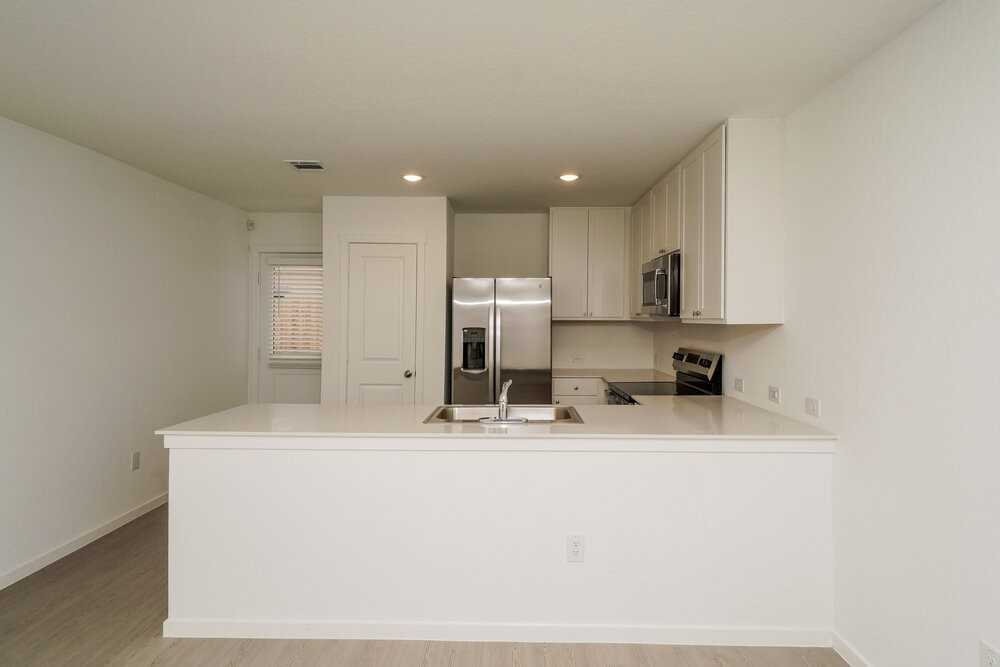 543 Roquefort St - Photo 7 of 16