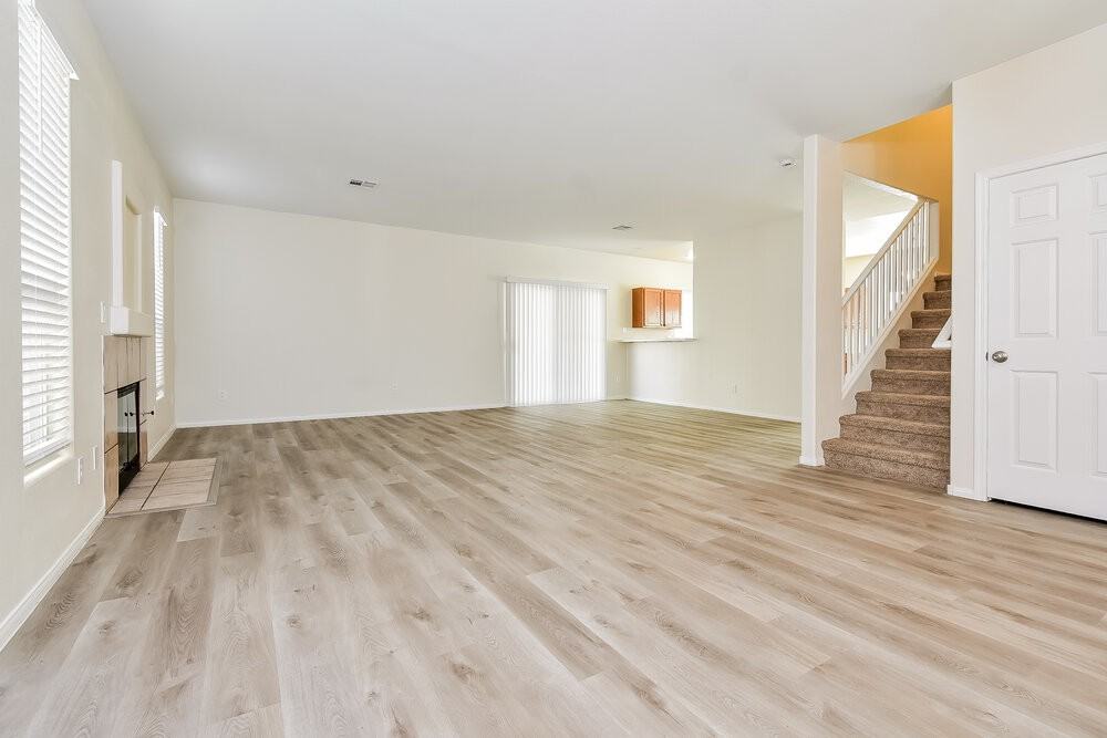 5900 Taj Mahal Dr - Photo 5 of 17