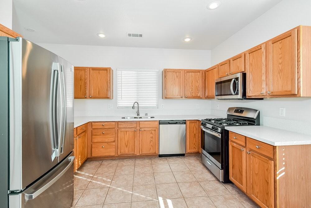 5900 Taj Mahal Dr - Photo 7 of 17