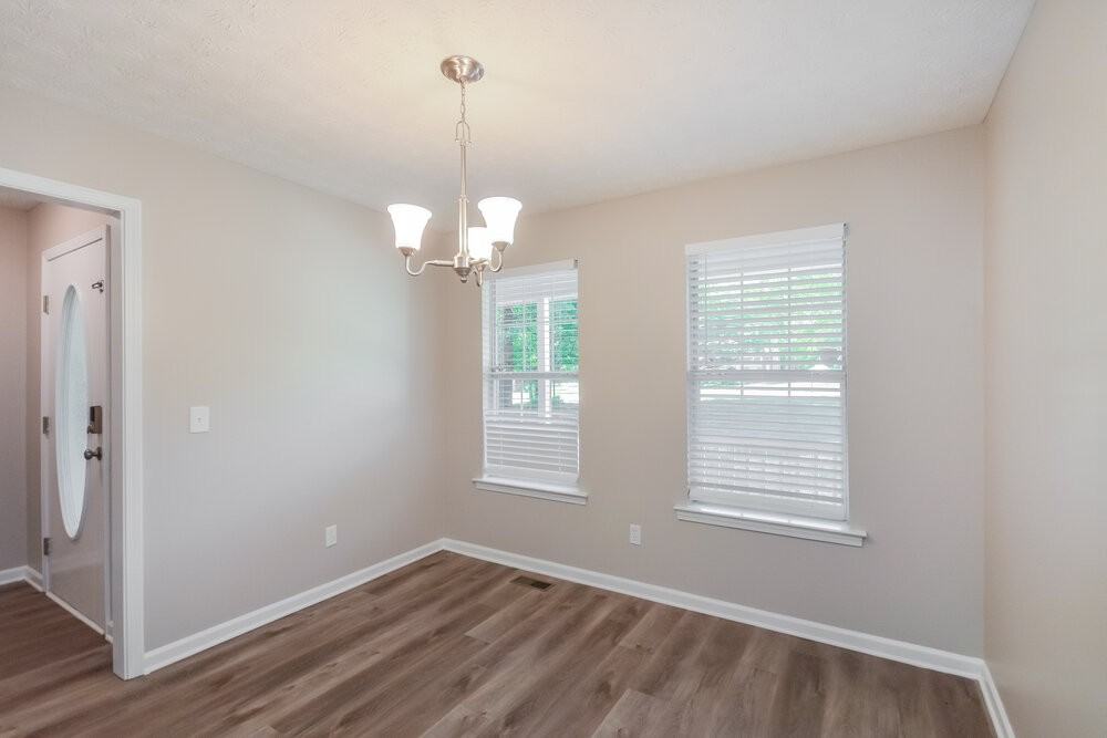 335 Alcovy Cir - Photo 6 of 17