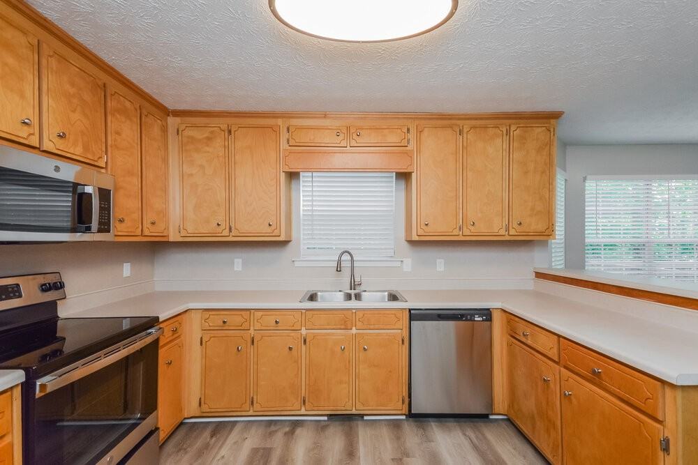 335 Alcovy Cir - Photo 7 of 17