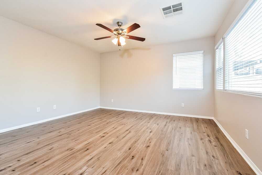 8028 Copperhead Creek St - Photo 5 of 17