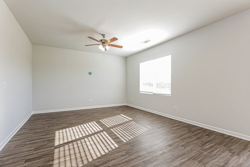 610 Samuel Lee Ln - Photo 4 of 17