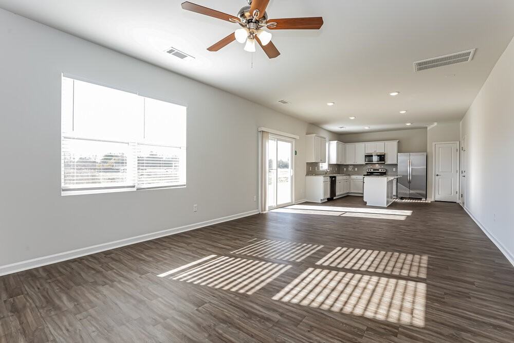 610 Samuel Lee Ln - Photo 5 of 17