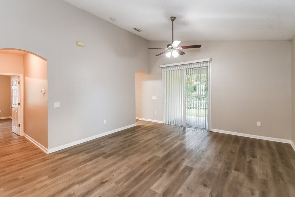 2236 Blackstone Way - Photo 4 of 16